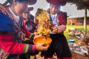 8,000 YEAR-OLD BARBECUE STYLE – Ancient Inca Food in Peru!