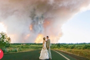 10 Real Stories Behind The Most EPIC Wedding Photos