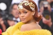 10 Red Carpet Dresses That Left The Crowd Speechless